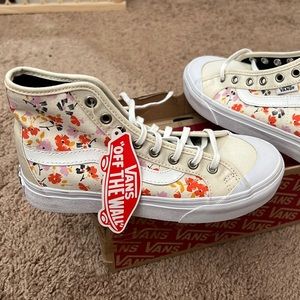 Womens Bali hi vans size 5